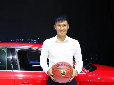 [VIMS 2017] - Lê Công Vinh thể hiện tài chơi bóng rổ tại gian hàng của Audi
