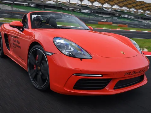 Mua Porsche tặng ngay cơ hội tới Malaysia