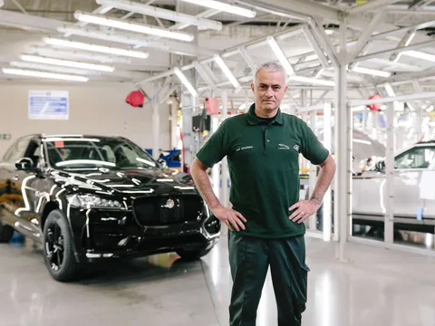 Jose Mourinho mua chiếc Jaguar F-Pace đặc biệt số hiệu thứ 100.000