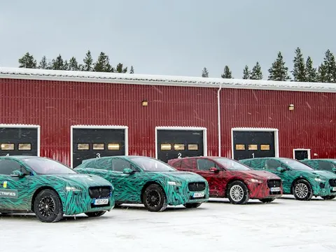 Jaguar I-Pace sạc điện siêu tốc, lăn bánh bình thường dưới nhiệt độ -40°C.