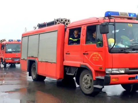 Xe cứu hỏa được phép đi ngược chiều khi làm nhiệm vụ!