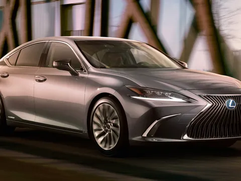 Những hình ảnh đầu tiên của Lexus ES 2019