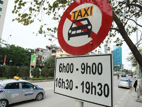 Kiến nghị gỡ biển cấm taxi ở Hà Nội
