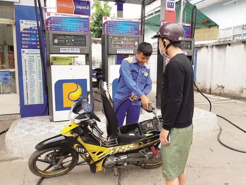 Giá xăng RON 95 vẫn là dấu chấm hỏi?