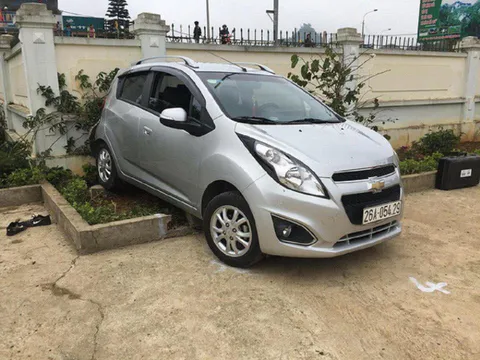 Nghiêm cấm lái ôtô, dừng đỗ xe trong trường học