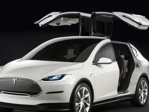 Tesla bên bờ vực phá sản?