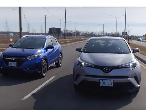 So sánh nhanh Honda HR-V và Toyota CH-R: Cuộc đối đầu yên bình