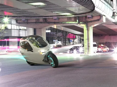 Xe máy tự lái: Ai dám đi ở Việt Nam?