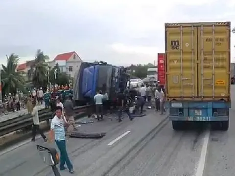 Hải Dương: Xe tải đổ vào đoàn người chờ sang đường, 5 người tử vong