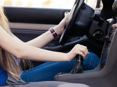 Sai lầm chết người của tài xế khi sử dụng xe số sàn