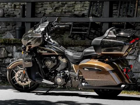 “Say đắm” Indian Roadmaster Dark Horse phiên bản giới hạn