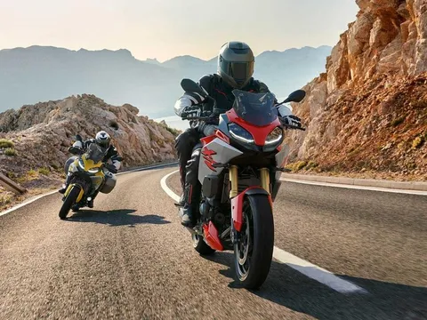 Bộ đôi mô tô BMW F900R và BMW F900XR 2020 về Việt Nam, giá từ 459 triệu đồng