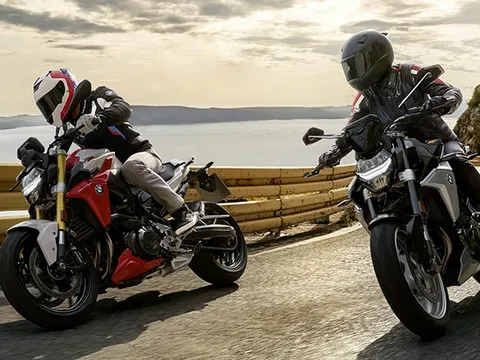 Akrapovic ra mắt ống xả Titanium cho cặp đôi xe BMW F900R và F900XR vừa về Việt Nam