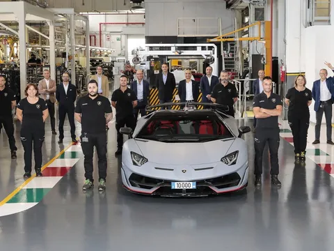 Lamborghini Aventador chạm mốc 10.000 xe được sản xuất