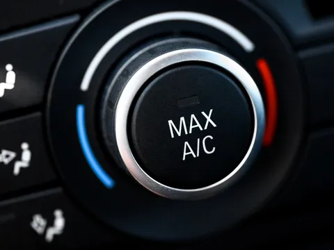 Cách khử mùi trong xe ô tô mới tốt nhất