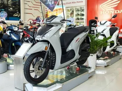 Honda SH 350i khan hàng, đội giá 23 triệu đồng tại đại lý