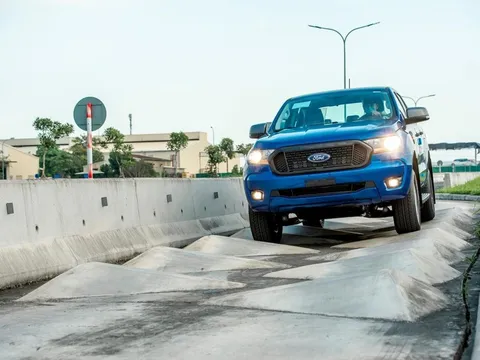 Ford Ranger khan hàng, tăng giá gần trăm triệu đồng