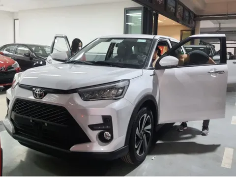 Loạt xe Toyota rục rịch tăng giá hàng chục triệu đồng