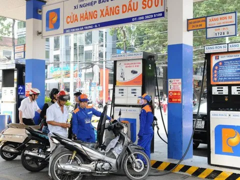 Giá xăng tăng gần 700 đồng/lít