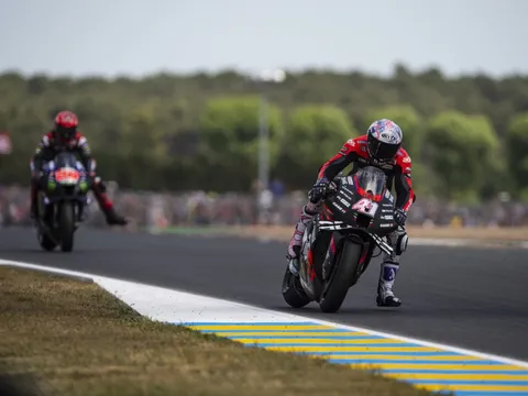 Aleix Espargaró lên bục vinh quang ở chặng GP Pháp