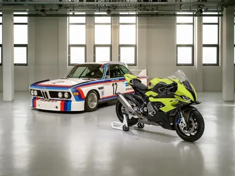 BMW M 1000 RR phiên bản kỷ niệm 50 năm