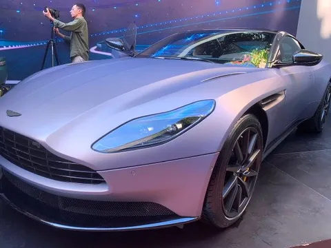 Aston Martin DB11 V8 Coupe - xe thể thao giá 19,8 tỷ đồng