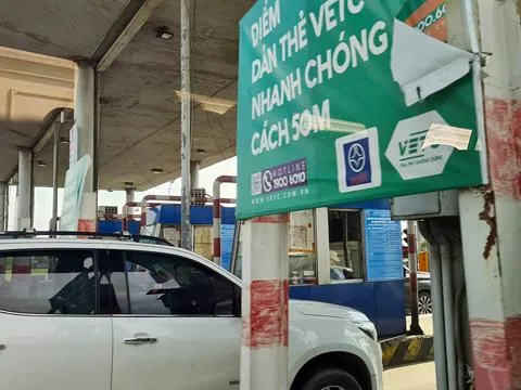 Dán thẻ định danh là thủ tục bắt buộc khi đăng kiểm ô tô