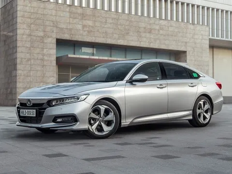 Đại lý “xả kho”, giá Honda Accord giảm 270 triệu đồng