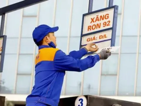 Giá xăng giảm lần thứ tư liên tiếp