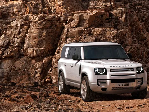 Land Rover Defender 130 công bố giá bán tại Việt Nam