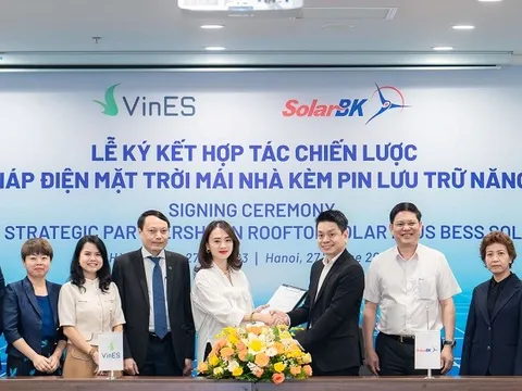 Vines và SolarBK hợp tác thúc đẩy sử dụng giải pháp điện mặt trời mái nhà kèm pin lưu trữ năng lượng tại Việt Nam