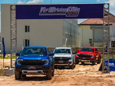 Loạt xe bán tải Ford tụ hội tại miền Trung