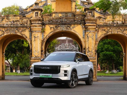 Jaecoo J7 PHEV (SHS): Gần 1.500km với một bình xăng và đầy pin