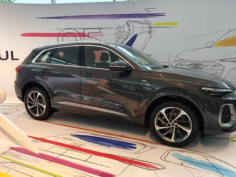 AUDi GIỚI THIỆU Q5 THẾ HỆ MỚI: SUV CỠ TRUNG HẠNG SANG TRÊN NỀN TẢNG MỚI VÀ TRẢI NGHIỆM SỐ HÓA MỞ RỘNG