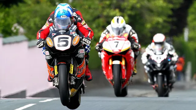 Trải nghiệm sự "kinh hoàng" của Isle of Man TT