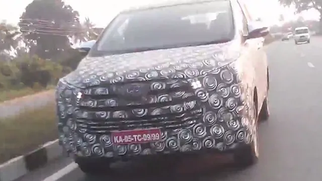 Video: Toyota Innova 2016 tiếp tục lộ diện
