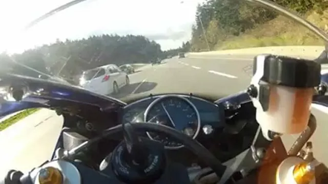 Truy tìm người chạy xe 300 km/h trên quốc lộ