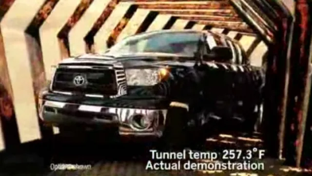 Clip: Toyota Tundra "làm xiếc"