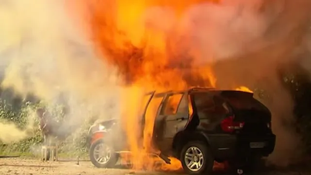 [Video] Người Đức phá tan xe "Tàu" nhái BMW X5