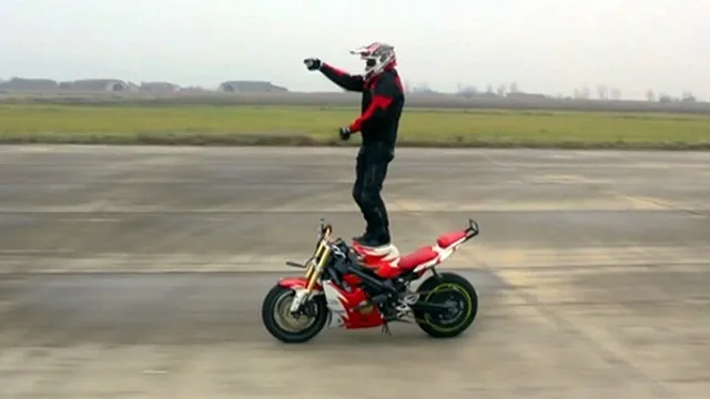 Nhảy Gangnam Stlye bằng Mô Tô cực chất