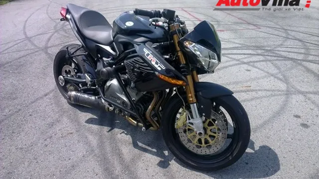 Benelli TnT899 "độ" khung chống đổ tại Việt Nam