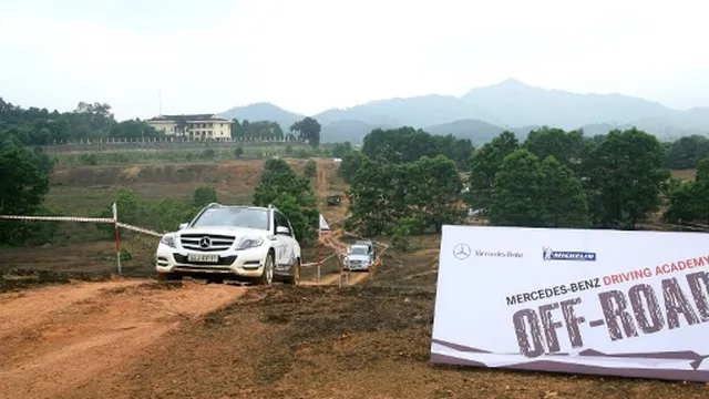 Mercedes-Benz Off-road Driving Academy 2014