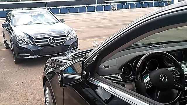 [Video] Mercedes E400 tự động đỗ xe tại VN