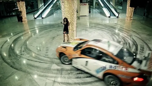 Xem Porsche 911 GT3 R biểu diễn Gymkhana