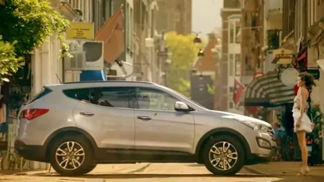 Quảng cáo Santa Fe bị cấm vì quá sexy