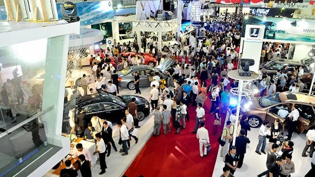 Video Clip : Sôi động Vietnam Motor Show 2012