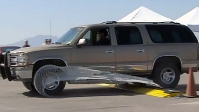 Xem cảnh sát "quăng lưới" bắt ô tô