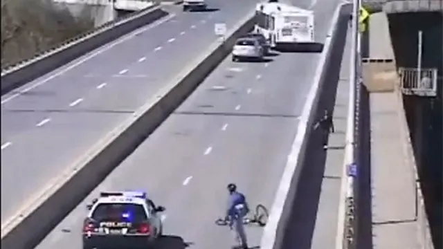 Xe Bus bắt "quái xế" gây tai nạn rồi bỏ chạy