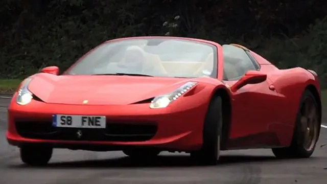 Ferrari 458 Italia bị "phá" không thương tiếc