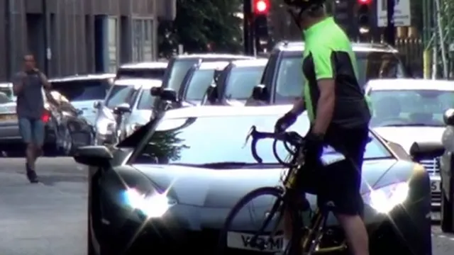 Lamborghini Aventador “nẹt pô” hù…xe đạp